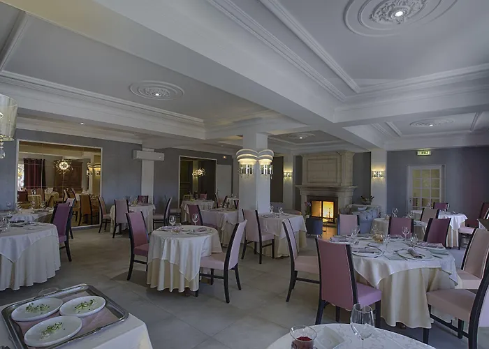 Logis Hotel Restaurant Aux Maisons